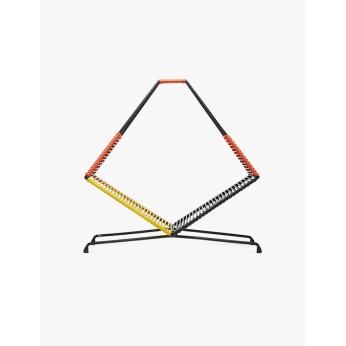Color-blocked pentagonal magazine rack in metal Color-blocked pentagonal magazine rack in metal