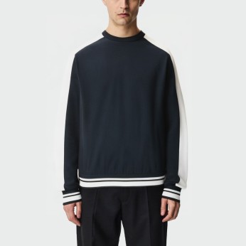 Men's contrasting crew neck raglan sleeve top