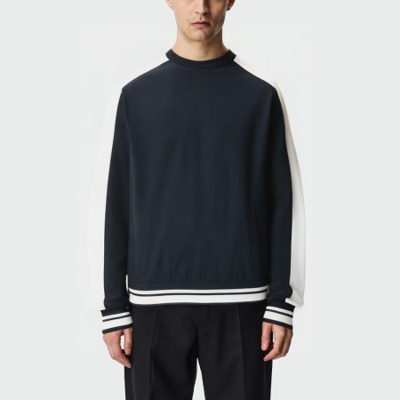 Men's contrasting crew neck raglan sleeve top