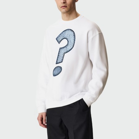 White loose men's long-sleeved pullover